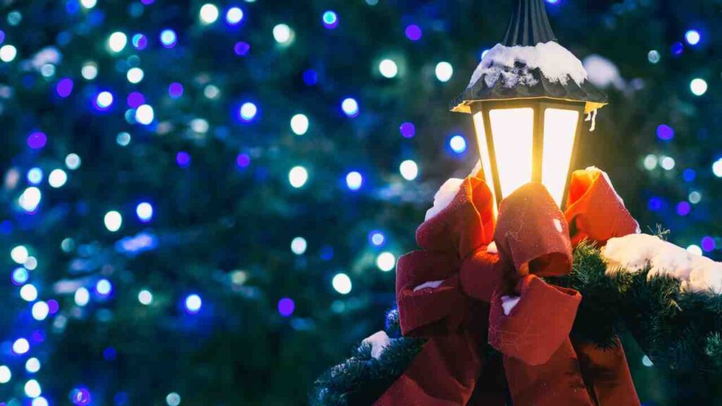 How to maintain holiday lights throughout the season.